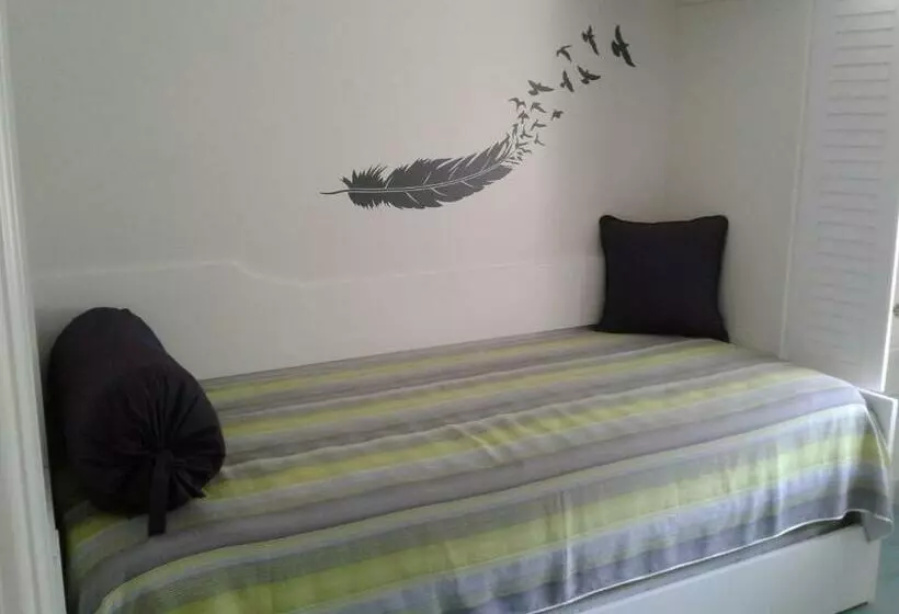 تختخواب و صبحانه U  Pizzico