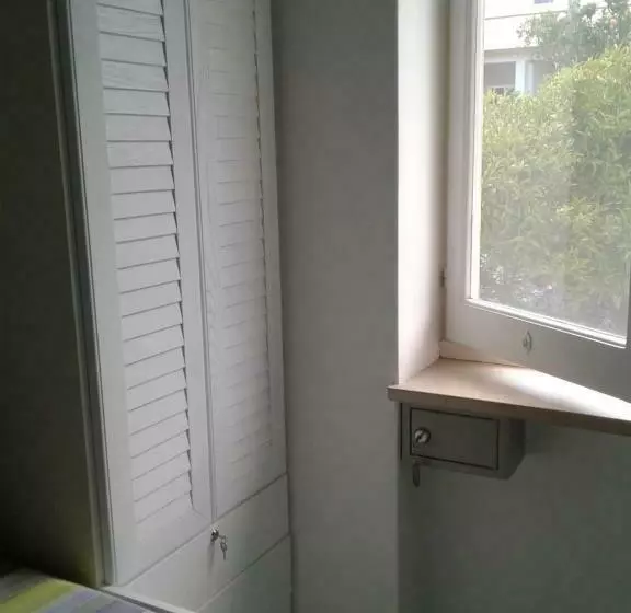 تختخواب و صبحانه U  Pizzico