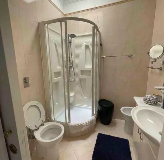 تختخواب و صبحانه U  Pizzico