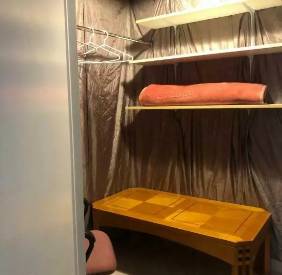 ペンション Hidden Valley New Basement Suite With Private Bathroom!
