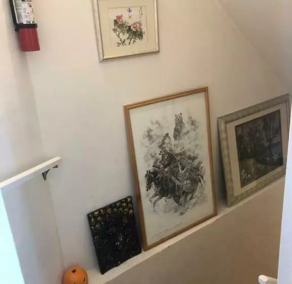 ペンション Hidden Valley New Basement Suite With Private Bathroom!