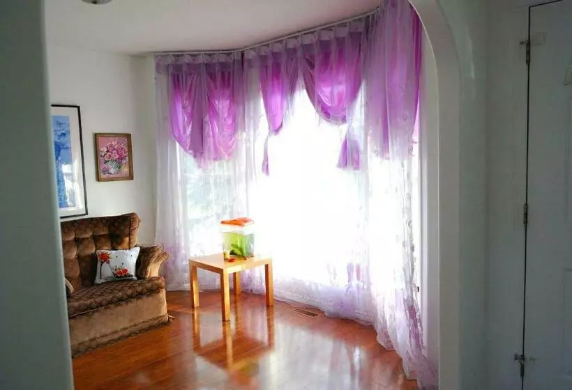 ペンション Hidden Valley New Basement Suite With Private Bathroom!