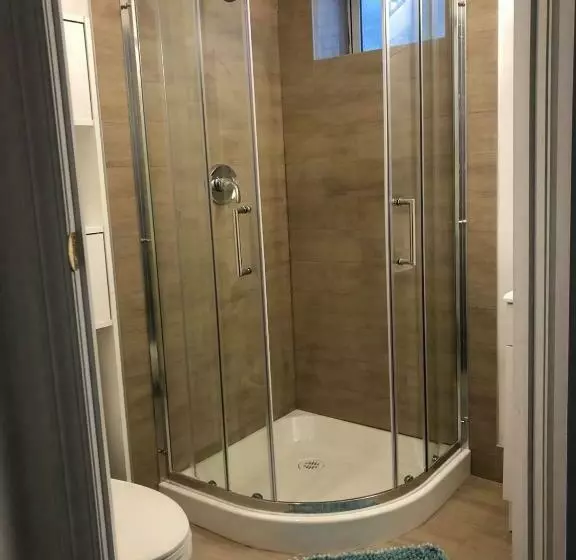 ペンション Hidden Valley New Basement Suite With Private Bathroom!