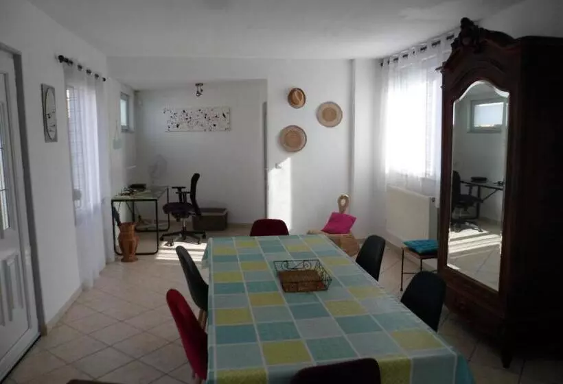 ペンション Maison Individuelle De 100 M2