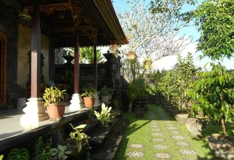 Majatalo Puri Agung Family