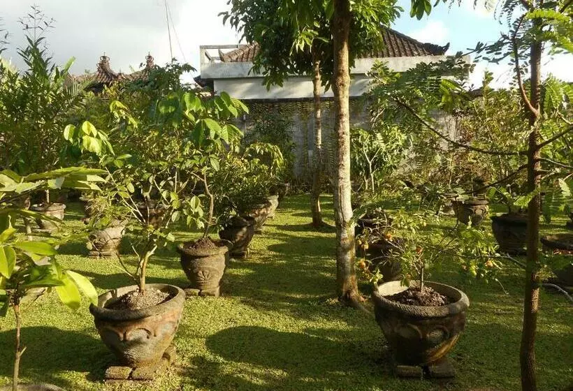 Majatalo Puri Agung Family