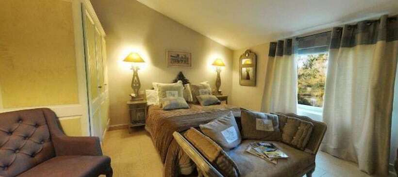 Отель Domaine De Mejeans   Teritoria