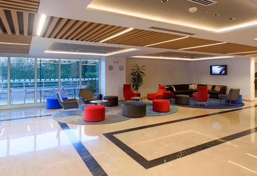 ホテル Holiday Inn Express Istanbul Altunizade By Ihg