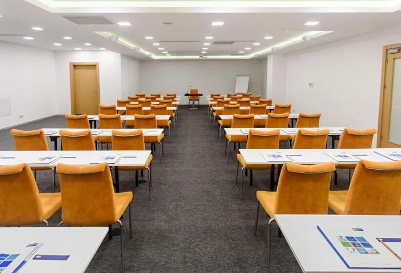 ホテル Holiday Inn Express Istanbul Altunizade By Ihg