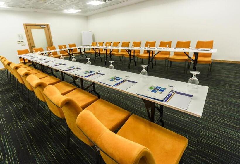 ホテル Holiday Inn Express Istanbul Altunizade By Ihg