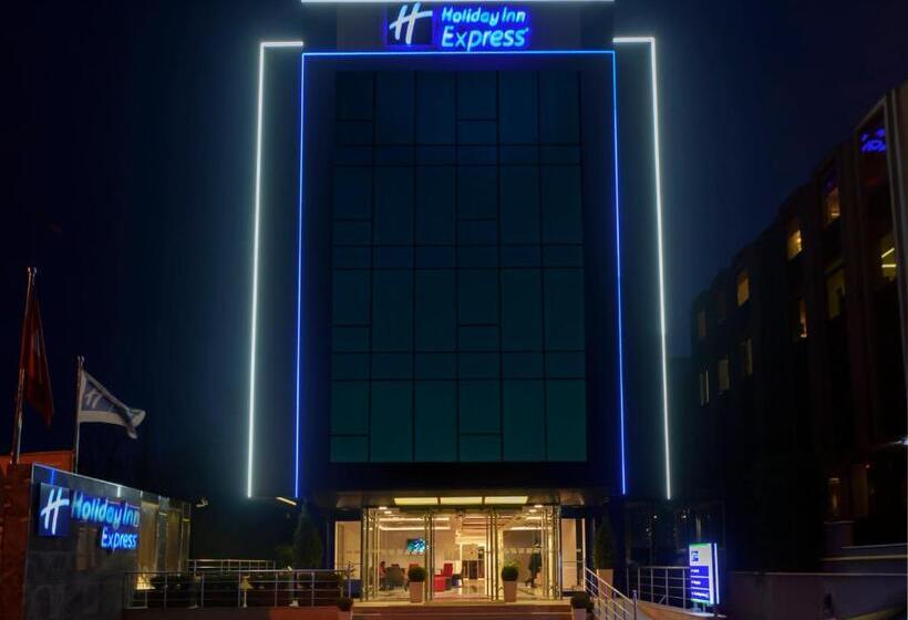 ホテル Holiday Inn Express Istanbul Altunizade By Ihg