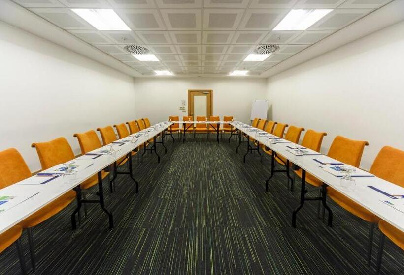 ホテル Holiday Inn Express Istanbul Altunizade By Ihg