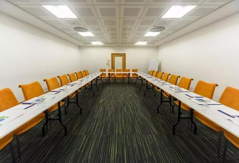 ホテル Holiday Inn Express Istanbul Altunizade By Ihg