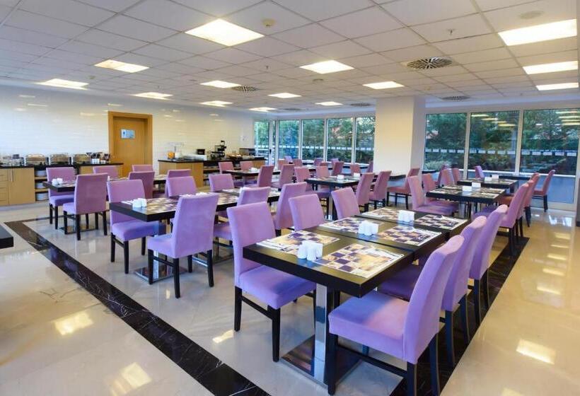 ホテル Holiday Inn Express Istanbul Altunizade By Ihg