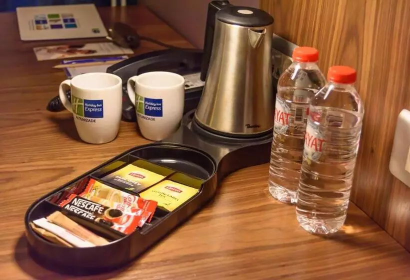 ホテル Holiday Inn Express Istanbul Altunizade By Ihg