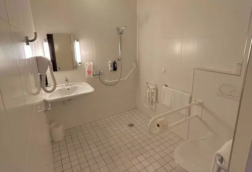 هتل Ibis Esch Belval