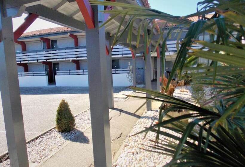 בית מלון כפרי Kyriad Bordeaux   Merignac Aéroport