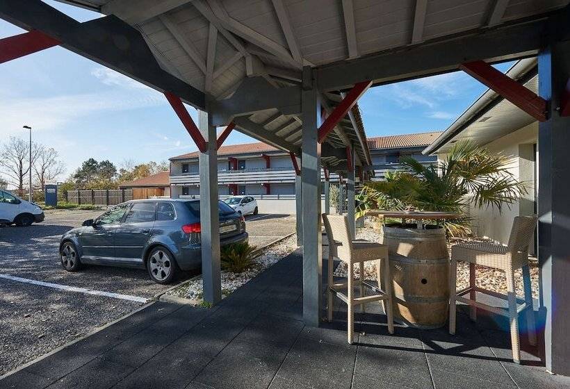 בית מלון כפרי Kyriad Bordeaux   Merignac Aéroport