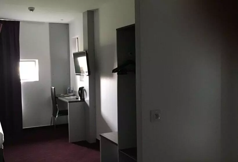 ホテル Kyriad Evreux  Netreville