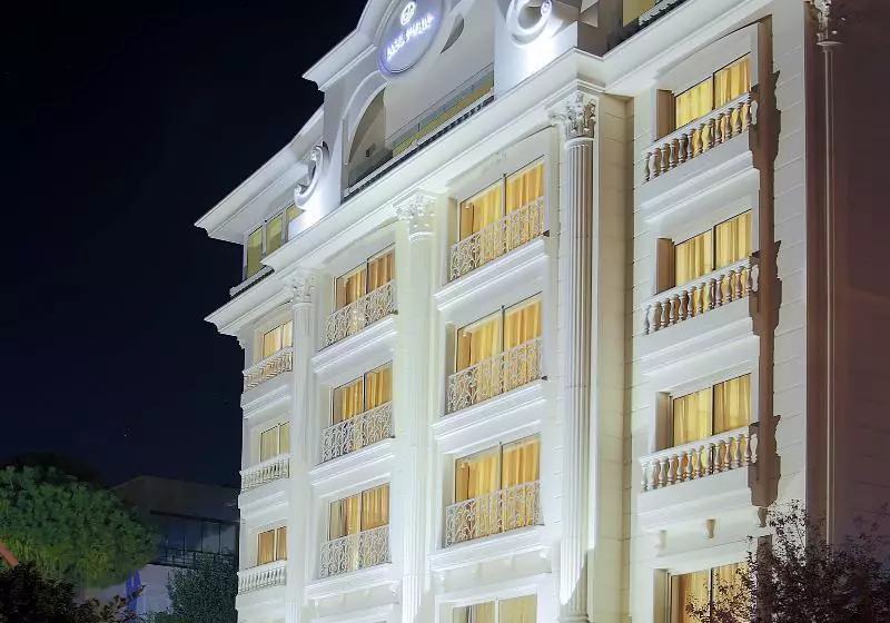 La Boutique Hotel & Suites