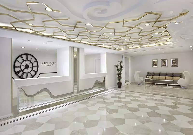 La Boutique Hotel & Suites