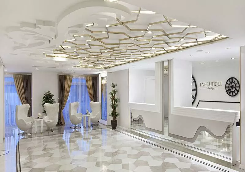 La Boutique Hotel & Suites