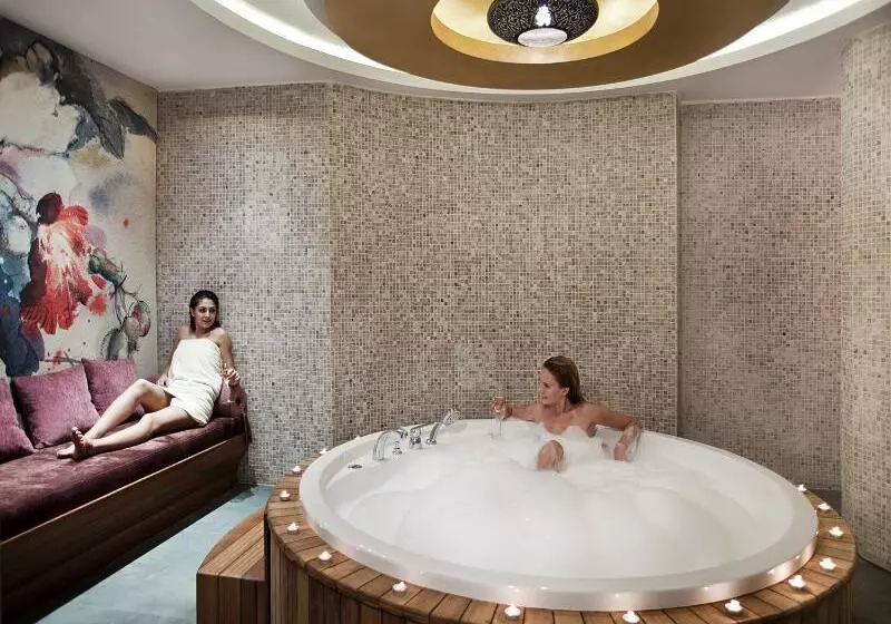 La Boutique Hotel & Suites