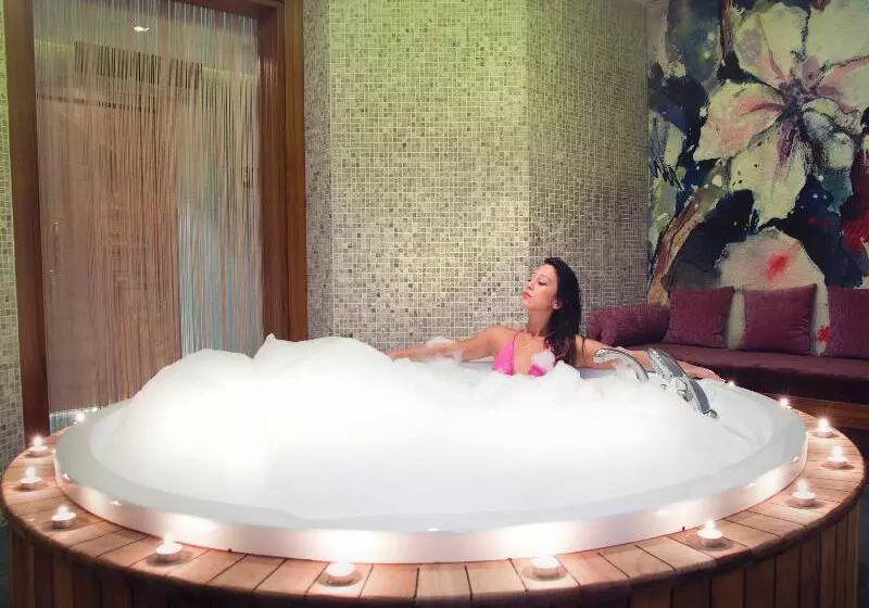 La Boutique Hotel & Suites