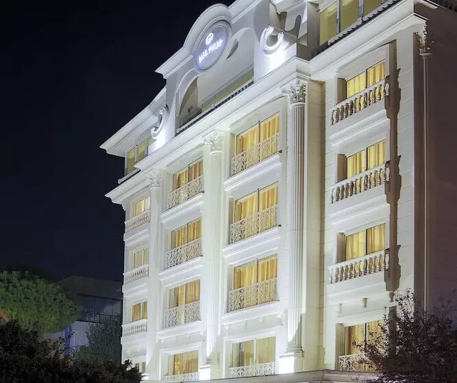 La Boutique Hotel & Suites