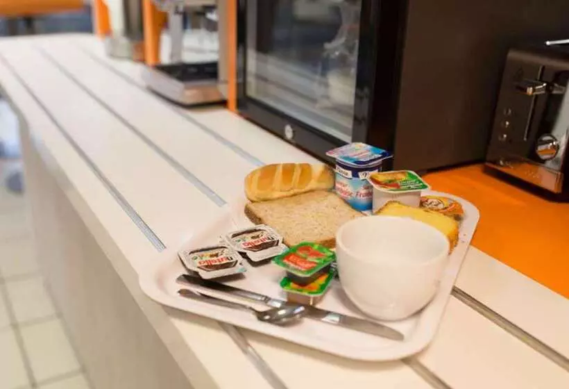 Отель Premiere Classe Toulouse Sesquières