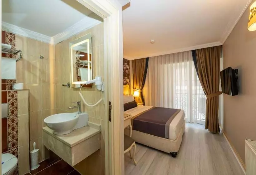 Raymond Hotel Old City