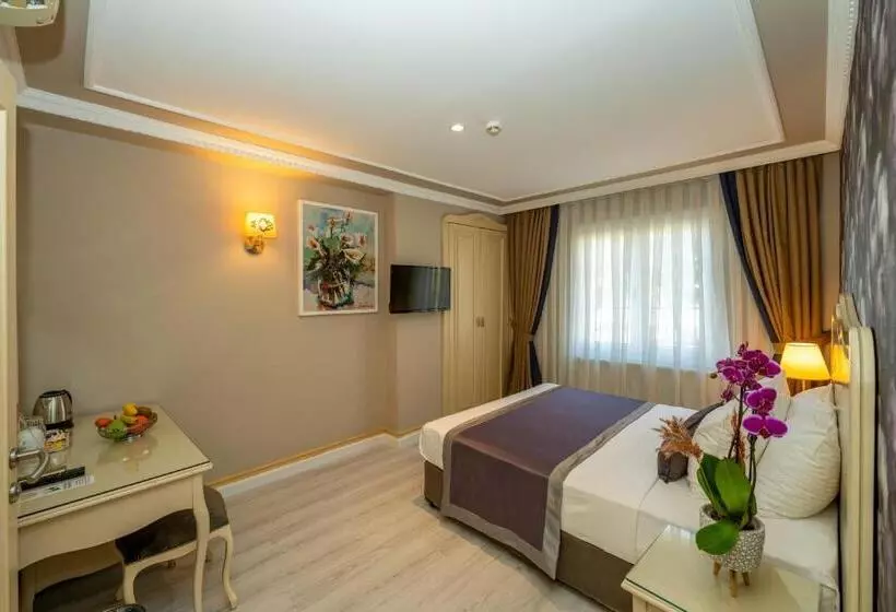 Raymond Hotel Old City