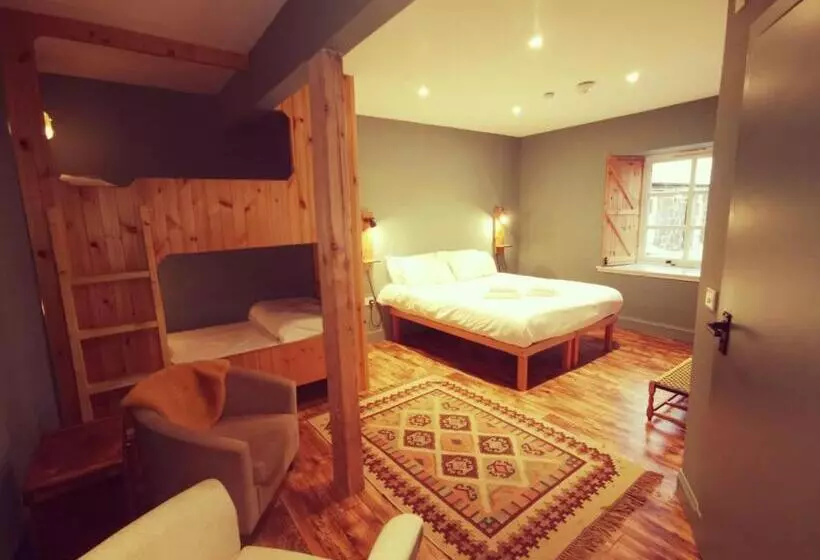 Alberg Comrie Croft