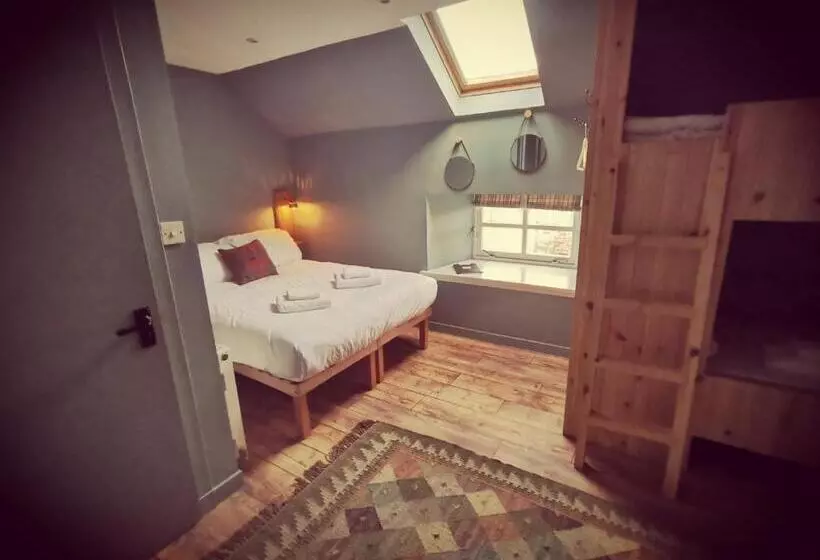 Alberg Comrie Croft