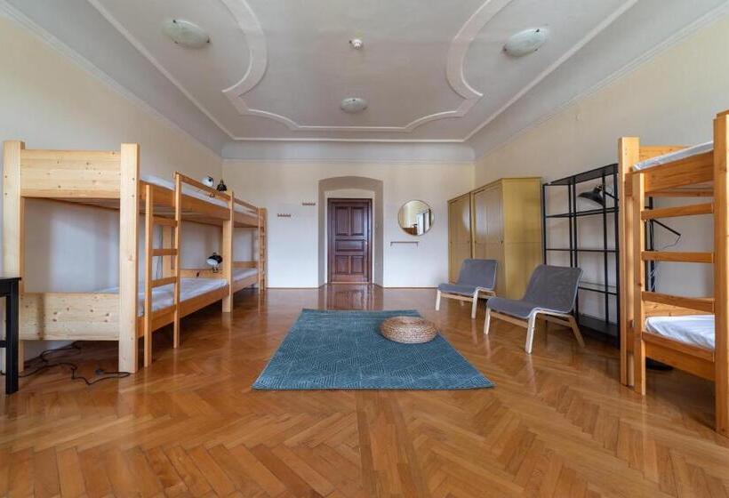 هاستل Samostan Mekinje