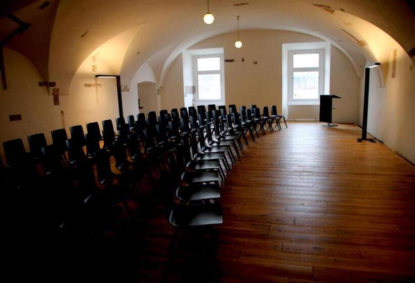 هاستل Samostan Mekinje