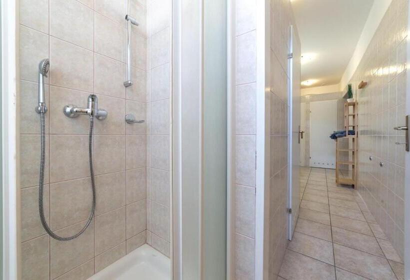 هاستل Samostan Mekinje