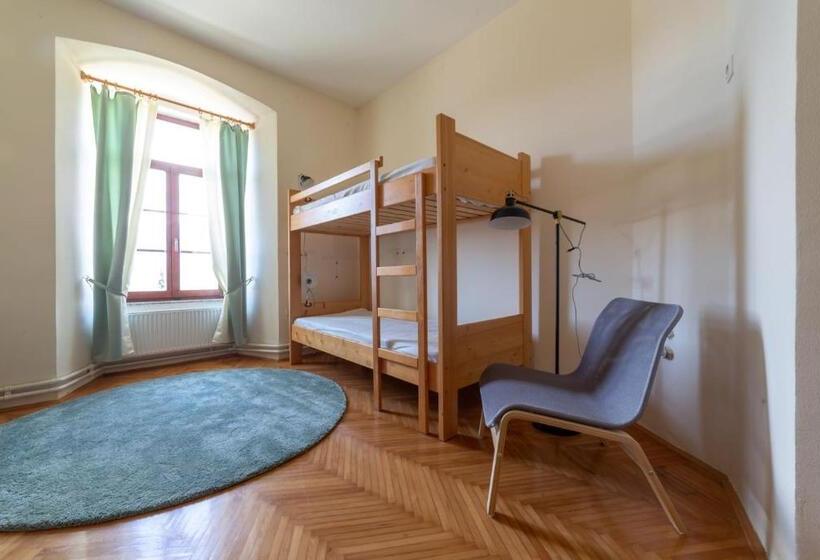 هاستل Samostan Mekinje