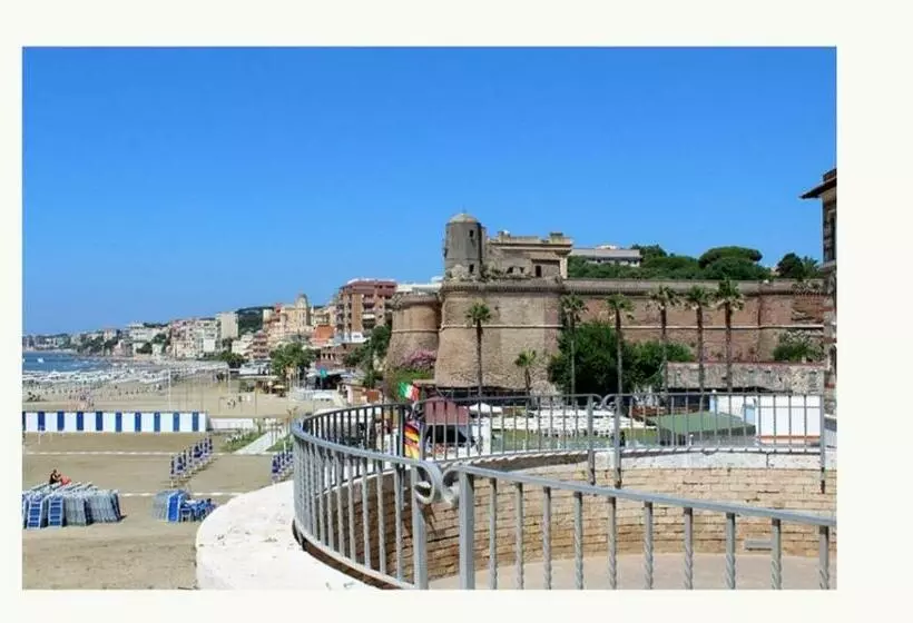 Aamiaismajoitus (B&B) Lo Scoglio Dei Volsci