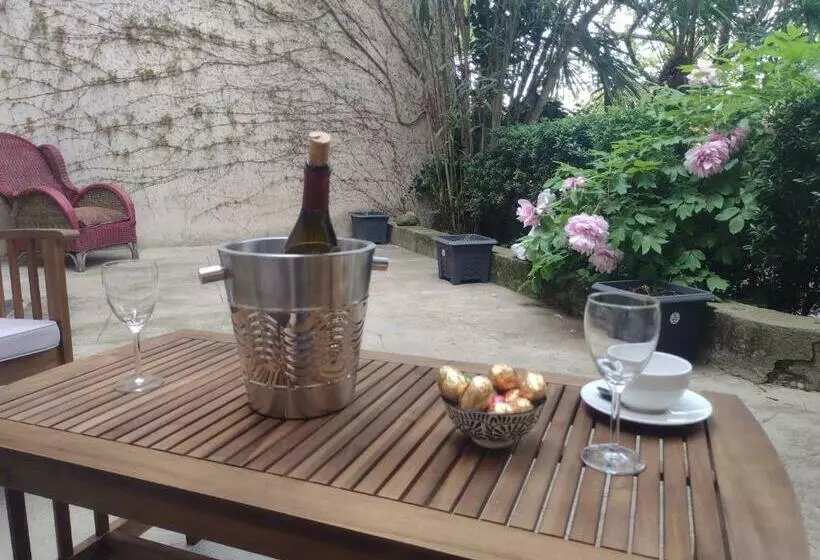 تختخواب و صبحانه Number15 Guesthouse Carcassonne