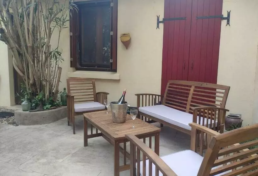 تختخواب و صبحانه Number15 Guesthouse Carcassonne