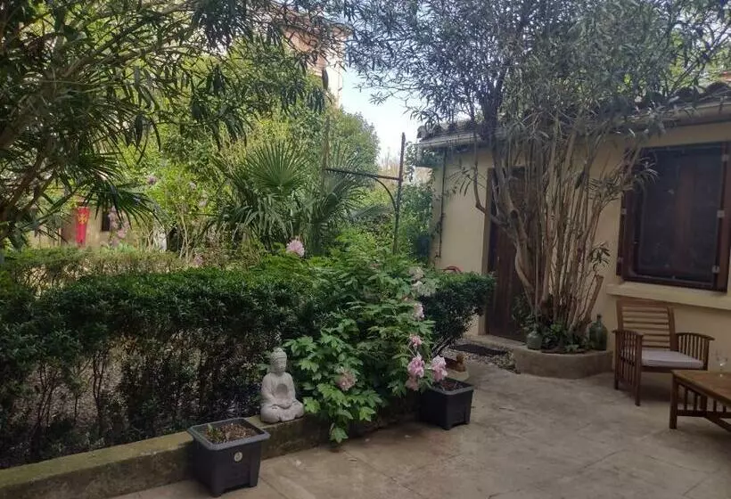 تختخواب و صبحانه Number15 Guesthouse Carcassonne