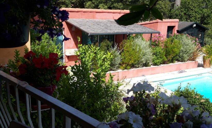 펜션 La Grenotte Au Castellet