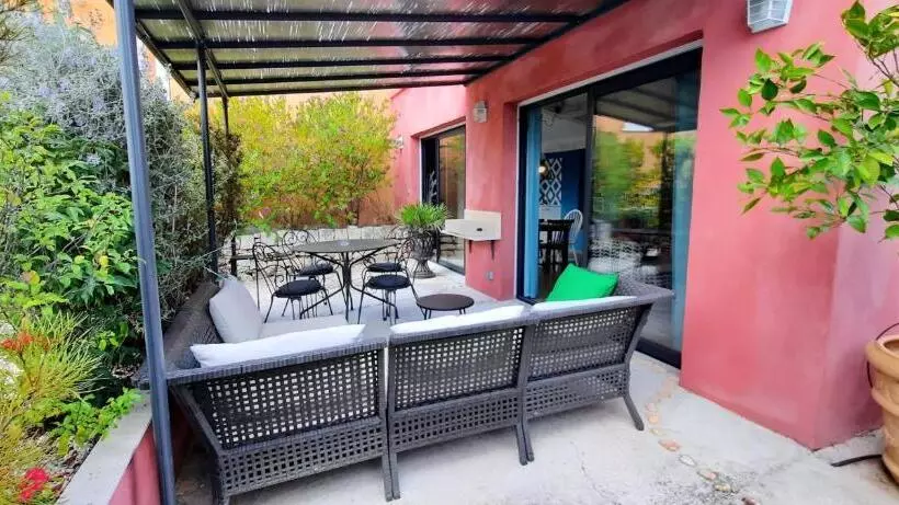 Majatalo La Grenotte Au Castellet