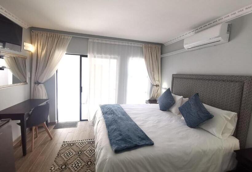 פנסיון Lucolo Palace B&b   East London