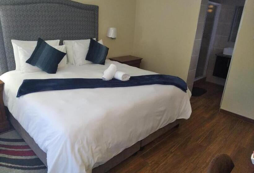 פנסיון Lucolo Palace B&b   East London