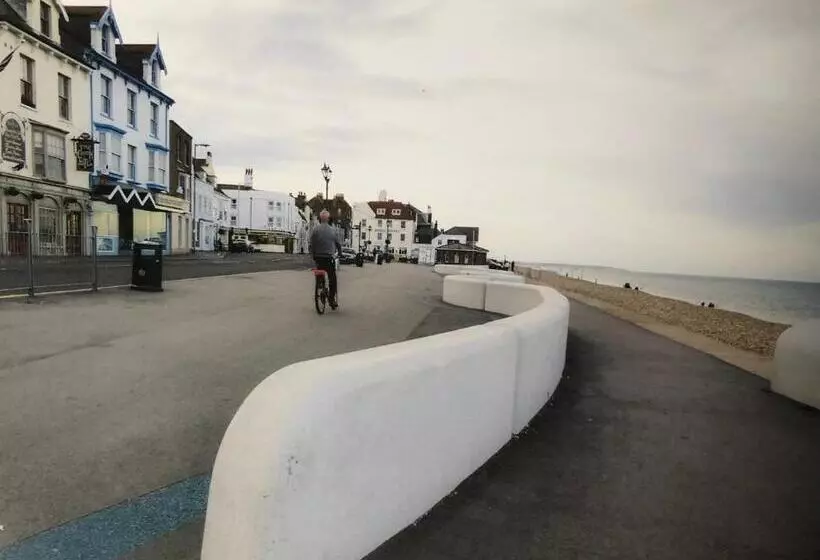 Aamiaismajoitus (B&B) Jonan House