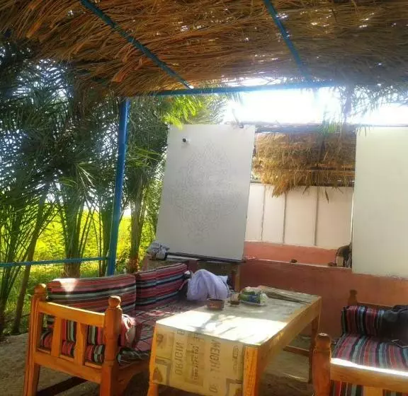 تختخواب و صبحانه Modos Place