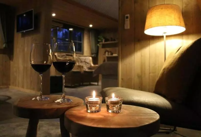 تختخواب و صبحانه Inn The Woods   Private Stay