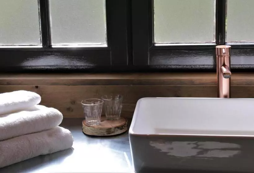 تختخواب و صبحانه Inn The Woods   Private Stay